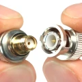 Zdjęcie produktu Adapter BNC wtyk męski na gniazdo żeńskie SMA-F RF 50 Ohm Pigtail (1)
